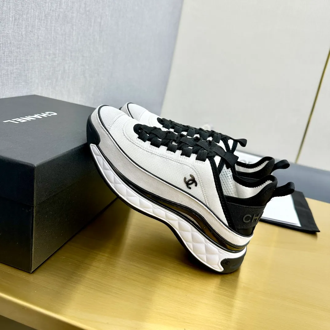 👟👟Ex-factory price 480👟👟 Women's shoes, women's clothing, top version Chanel Chanel - 2023 counter top casual sports shoes. This classic design; the upper is electro-embroidered with a variety of techniques; the outsole is fashionable and sporty; it is unusual to incorporate a variety of color matching elements... The diversified mix and match is very beautiful and versatile, and can be used for leisure, fashion, sports and outdoor... ꫛꫀꪝ Go➫ Material: ❶The upper is made of: original imported mercerized velvet + double-layer breathable mesh ❷The inner lining is made of: the original imported breathable mesh ❸The outsole is based on: original T👟👟factory price U combination outsole counter boutique packaging full set women 35-41 men 38-46 ᅟᅠᅟᅠᅟᅠ